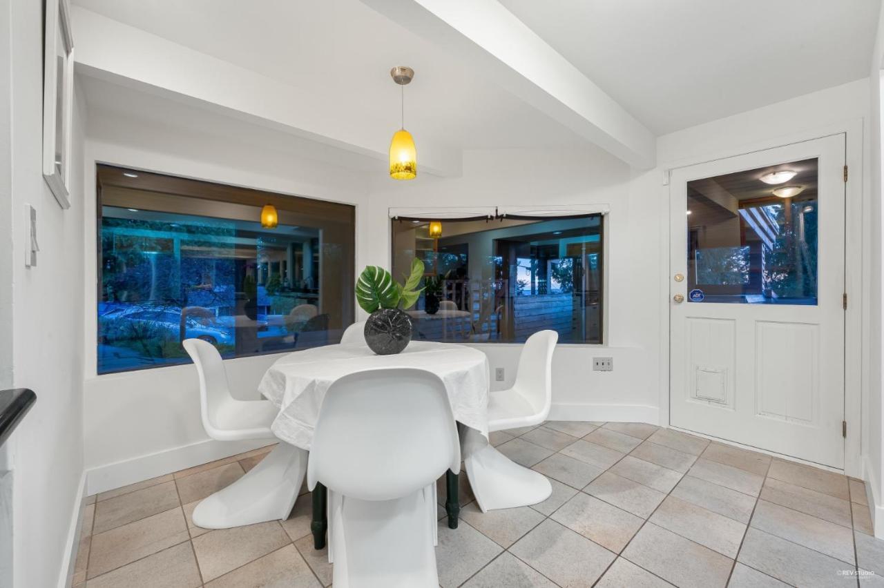 Cypress: Private Bedroom/Bathroom/Office, With Shared Pool, Hot Tub North Vancouver Exterior photo